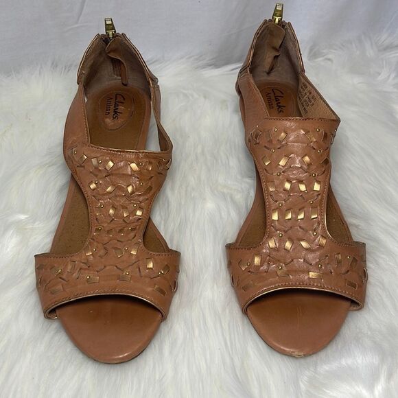Clarks Artisan Tan Leather Woven Gold Back Zip Wedge Sandals Sz 11 - Picture 2 of 6